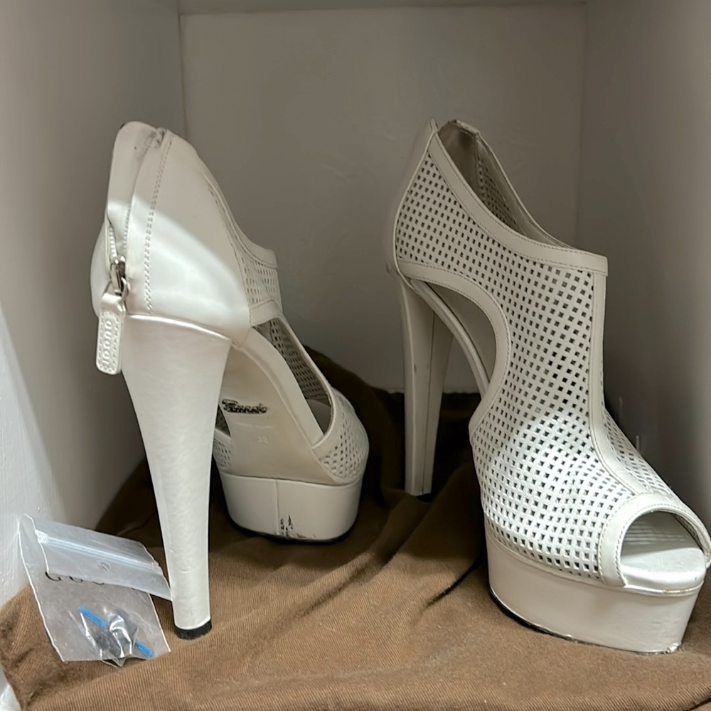 Authentic Gucci white high heeled weaved sandals size 38 pre loved with dust bag